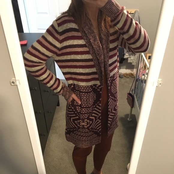 Ecoté Sweater/Cardigan - Picture 6 of 7